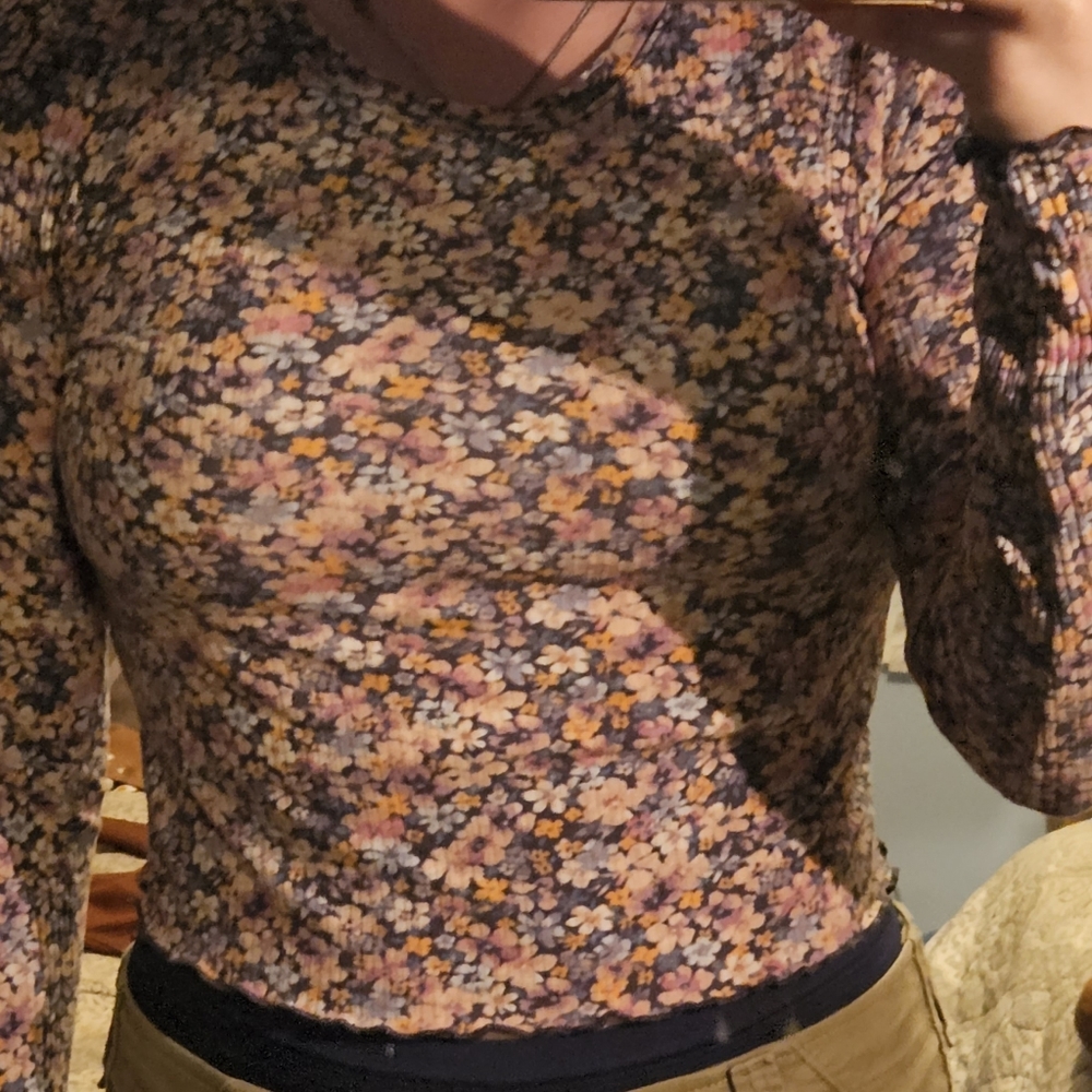 Long sleeve tight crop top